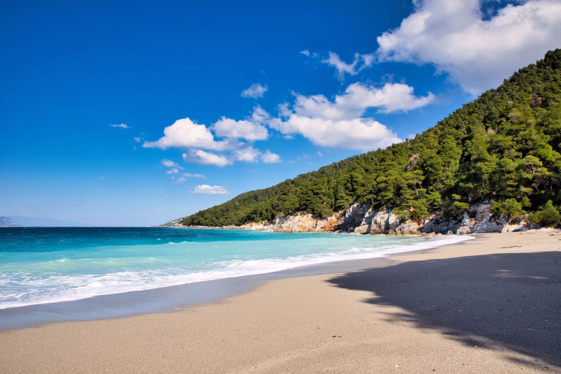 beautiful view kastani beach skopelos island greece 1 min 1920w