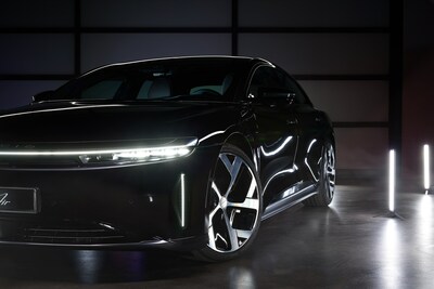 The Lucid Air Midnight Dream Edition is a new darkly styled configuration of the Lucid Air that has never before been produced. An Air Dream Edition with Lucid’s sinister Stealth theme, it features finely finished, dark polished exterior trim and 21-inch Aero Dream wheels with satin black inserts. It is fitted with a darker, more enigmatic interior inspired by the nighttime Mojave Desert. This exclusive, limited-production luxury electric sedan was created with the European market in mind and wi