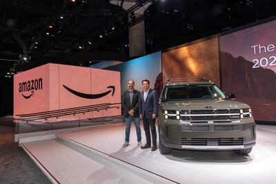 (從左至右)Amazon全球企業業務開發副總裁Marty Mallick和現代汽車公司總裁兼環球營運長Jose Munoz以及現代汽車北美公司總裁兼CEO