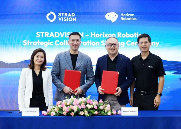 Horizon Robotics and STRADVISION MOU Signing Ceremony. From left to right: Ms. Sunny Lee, COO and US CEO of STRADVISION, Dr. Junhwan Kim, CEO of STRADVISION, Dr. Yu Kai, Founder and CEO of Horizon Robotics, Mr. Yufeng Zhang, Vice President of Horizon Robotics and President of Automotive Business Unit.