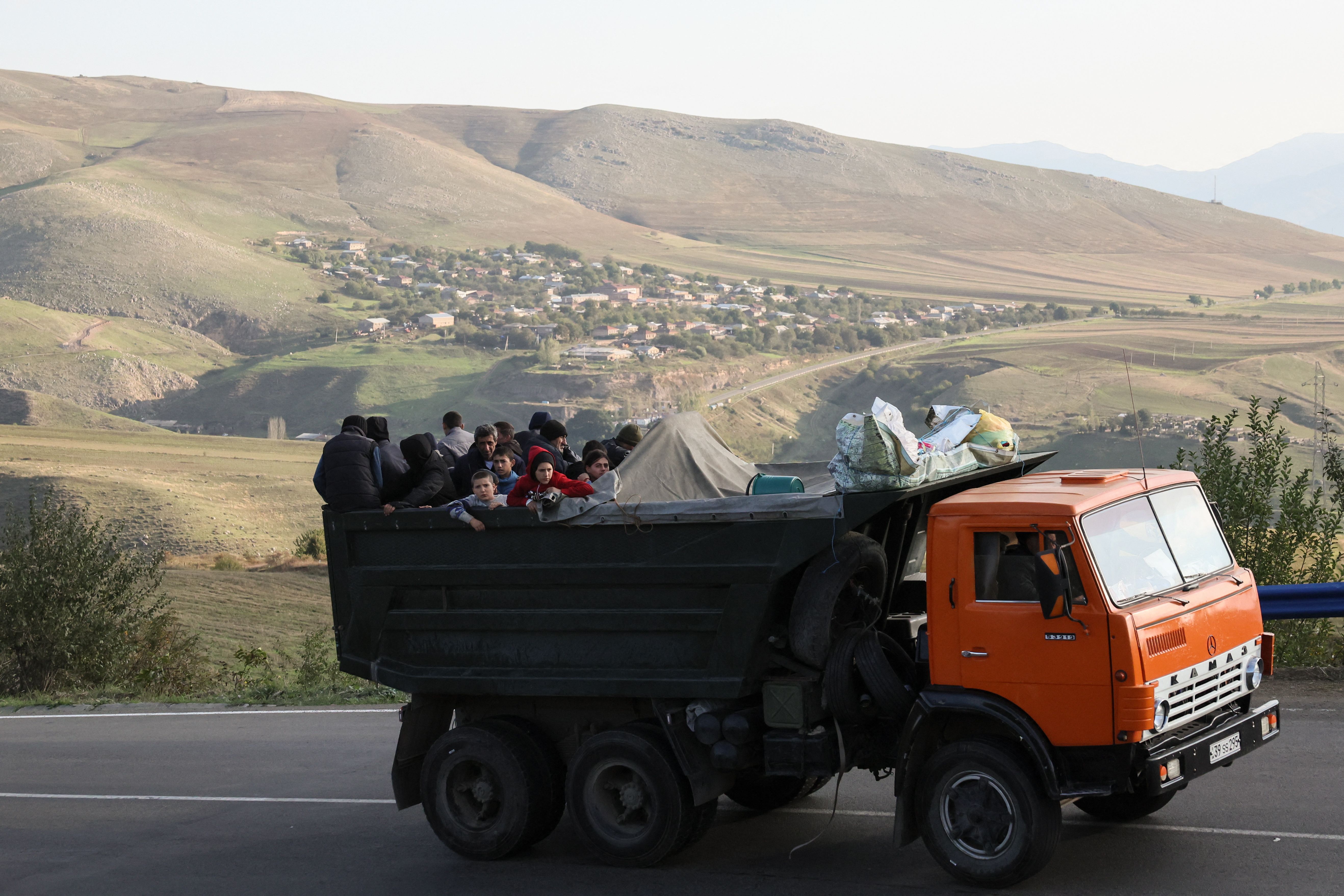 Nagorno-Karabakh-Refugees-Flee