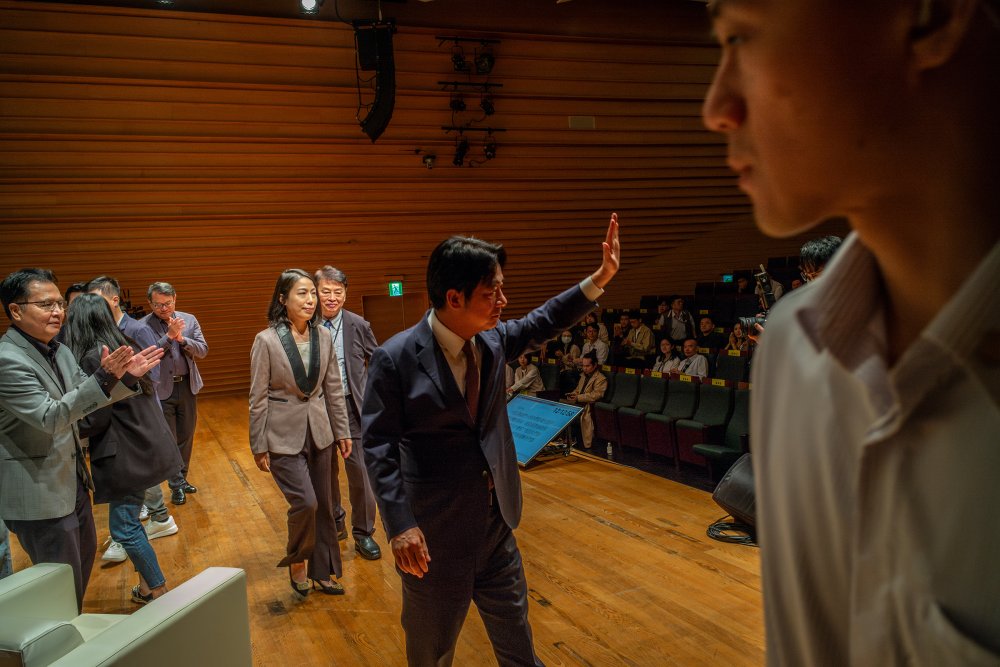 William Lai Ching-te, Taiwan's presidential candidate from the ruling Democratic Progressive Party (DPP), poses for photographs at the DPP headquarters in Taipei on 24 October, 2023.