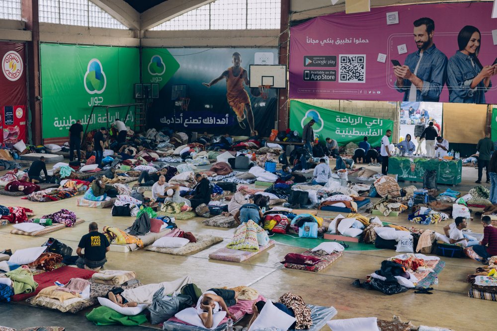 Higit sa 400 na Palestinian mula Gaza ang nakahanap ng pag-ampo noong Okt. 12 sa Ramallah’s Nadi al-Sarryieh, na karaniwang isang sports club ngunit naging isang tirahan para sa mga manggagawa mula Gaza na nagtatrabaho sa loob ng Israel noong Okt. 7.