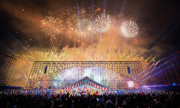 The opening ceremony and cultural evening of the 32nd World Hakka Conference (photo by Li Linxuan).