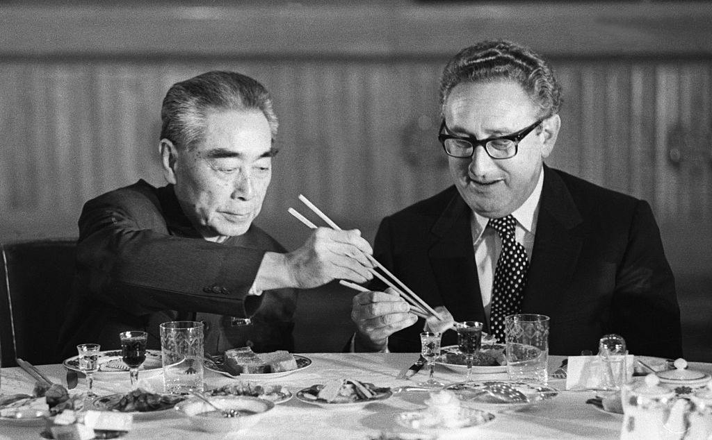 Kissinger Eating with Zhou Enlai