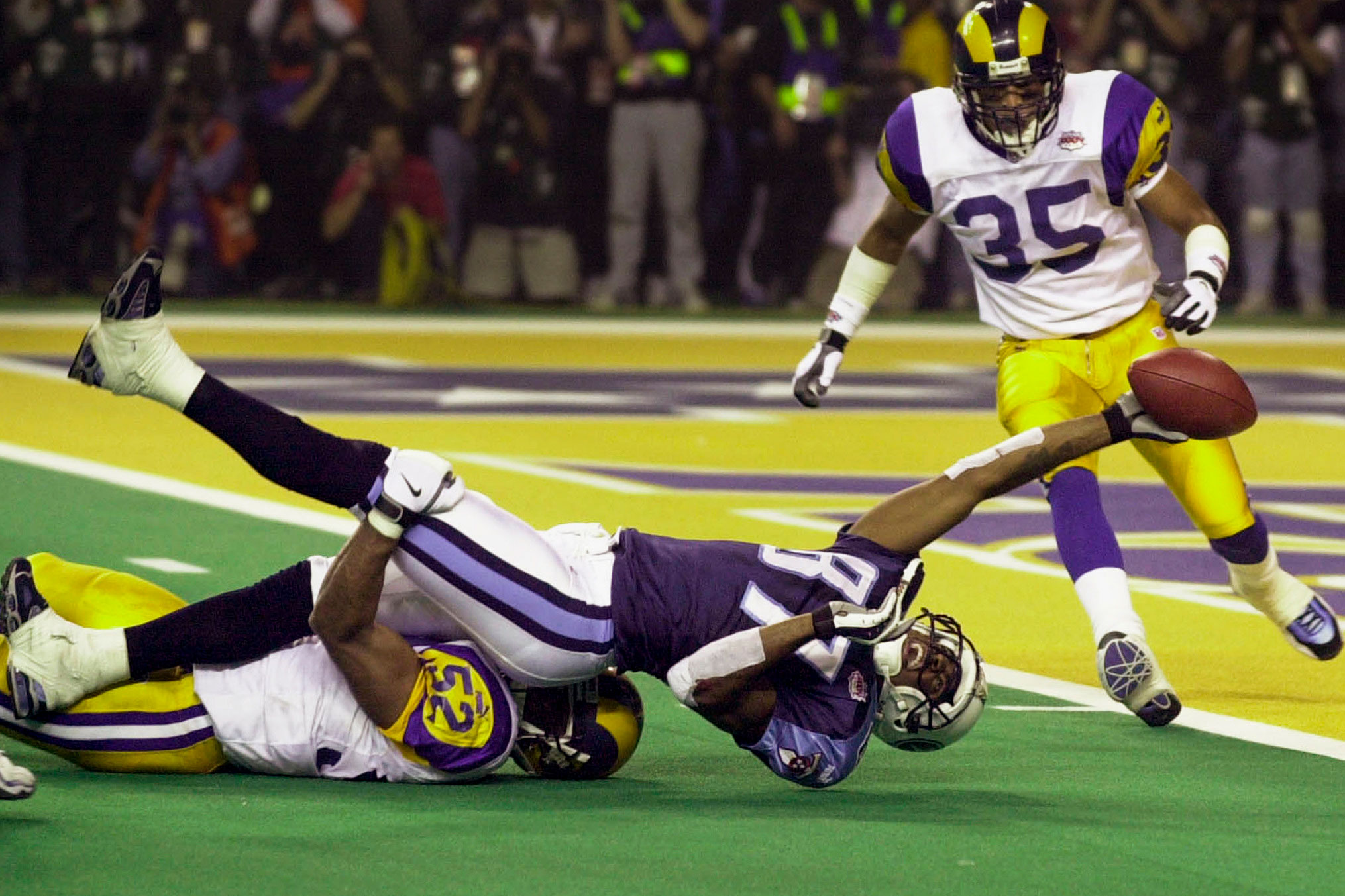 Baltimore Ravens Michael McCrary in action, sack vs New York Giants quarterback Kerry Collins during Super Bowl XXXV on Jan. 28, 2001.