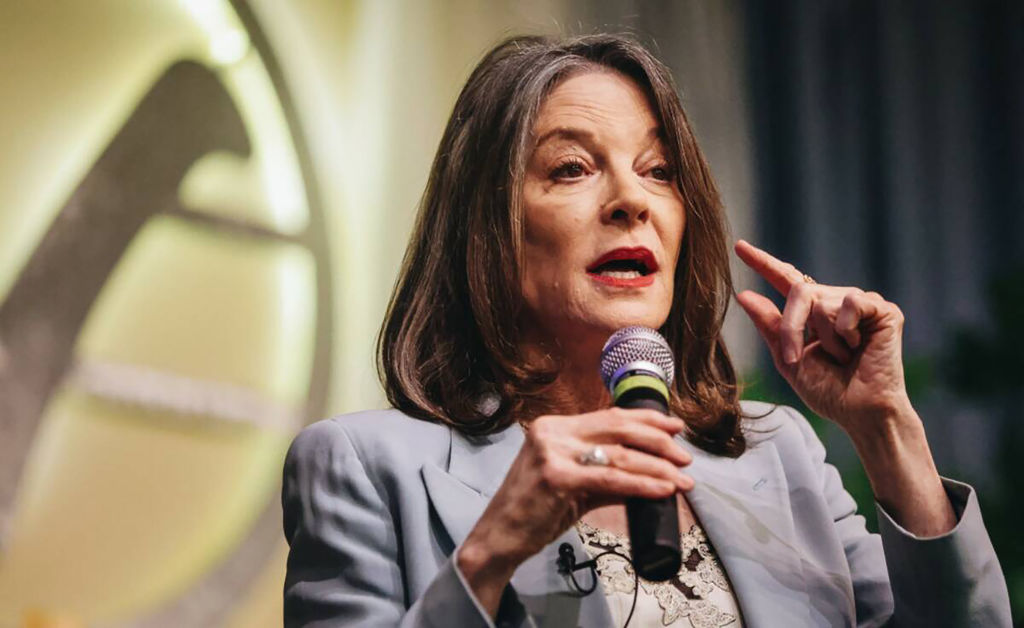 Nagsasalita si Marianne Williamson sa mga tagasuporta sa isang kaganapan ng kampanya sa Center for Spiritual Living & Unity noong Linggo, Peb. 4, 2024, sa Las Vegas.