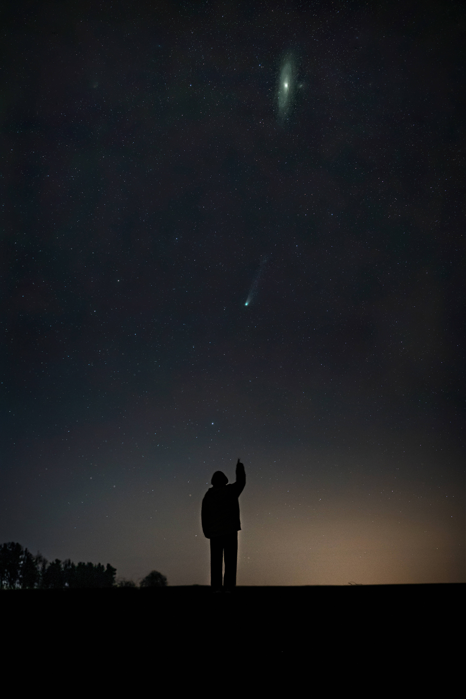 Makikita ang Comet 12P/Pons-Brooks sa Marso 9 sa itaas ng Grünlichtenberg, Alemanya.