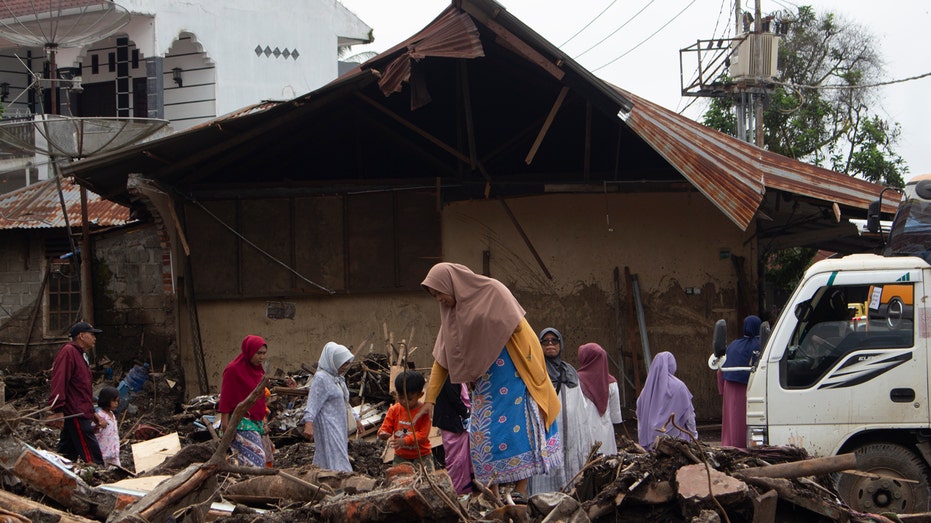 Nach Dutzenden Todesfällen durch Überschwemmungen säen die Behörden in Indonesien Wolken, um Niederschläge zu blockieren