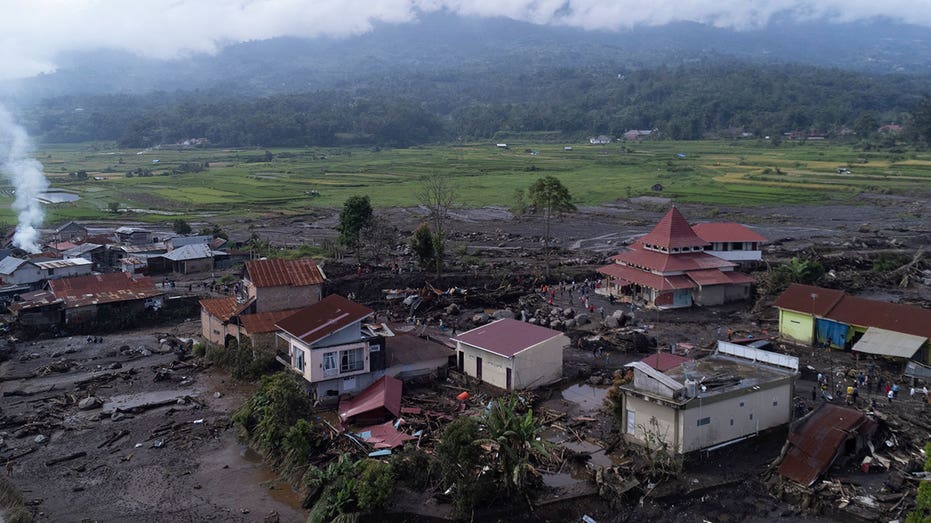 52 bestätigte Tote, 20 Vermisste nach Sturzfluten in Indonesiens Sumatra-Insel