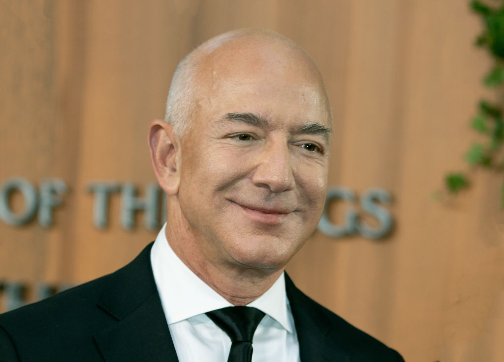 Jeff Bezos bán 8,5 tỷ USD cổ phiếu Amazon