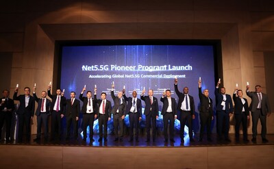 Guests from industry organizations, government agencies, carriers, and device vendors participating in the launch ceremony of the Net5.5G Pioneer Program Guests from industry organizations, government agencies, carriers, and device vendors participating in the launch ceremony of the Net5.5G Pioneer Program