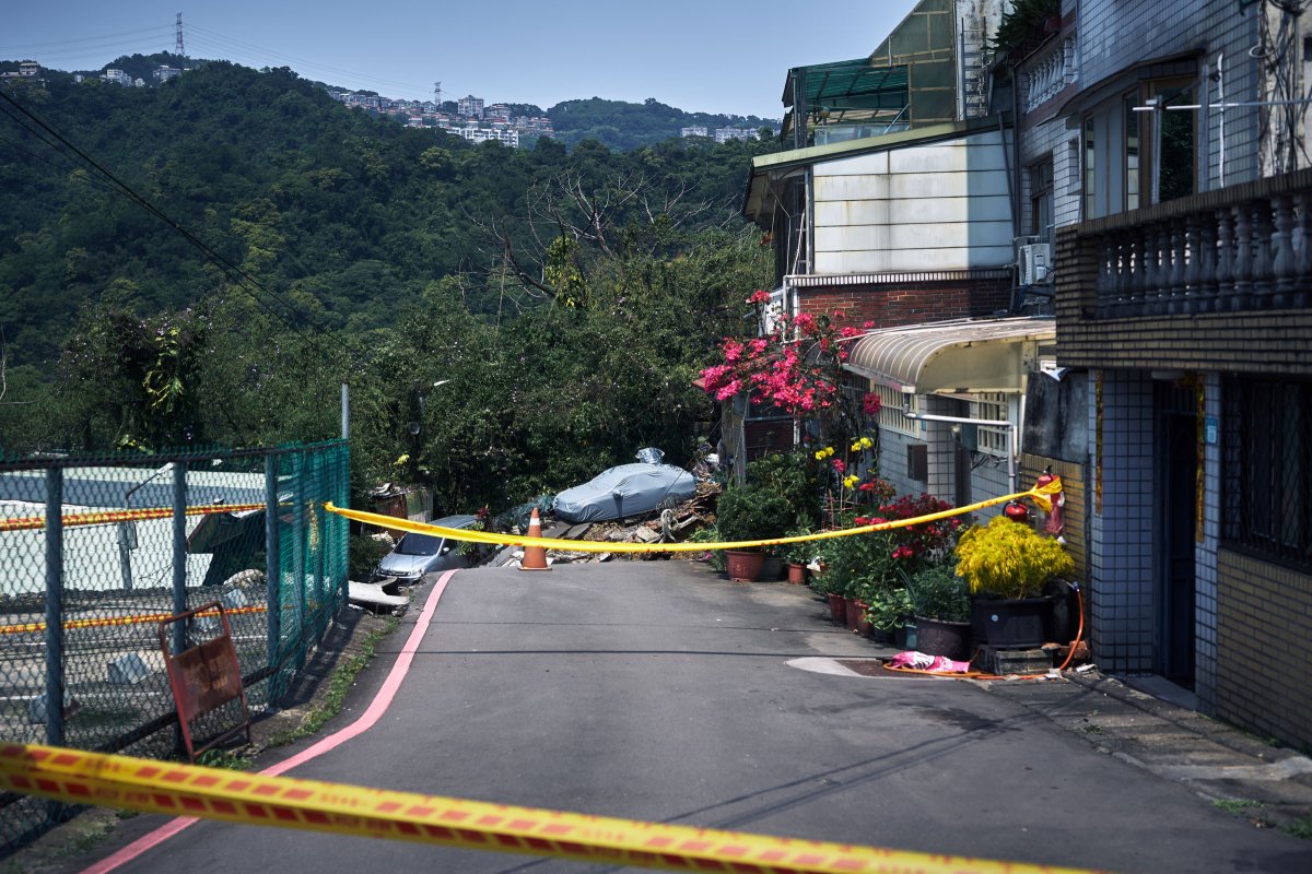 新北市地震後房屋和道路受損