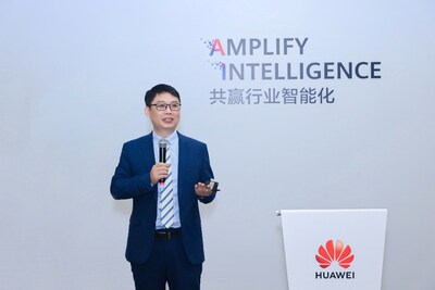 Shawn Zhao, President of the Campus Network Domain, Huawei's Data Communication Product Line, delivering a speech Shawn Zhao, President of the Campus Network Domain, Huawei's Data Communication Product Line, delivering a speech