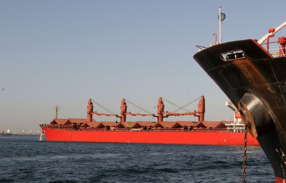 一艘貨輪駛入土耳其梅爾辛港