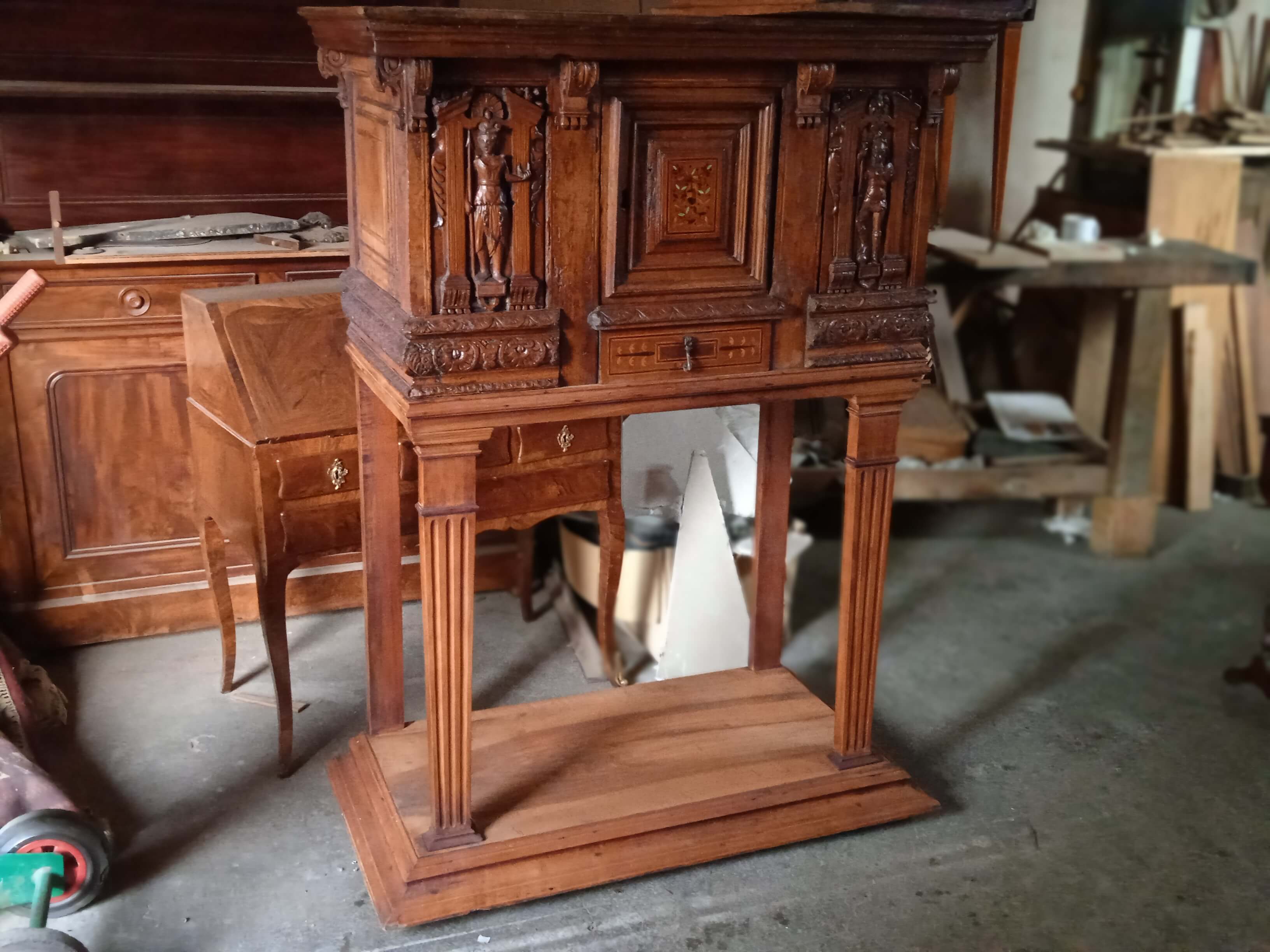 furniture.alt