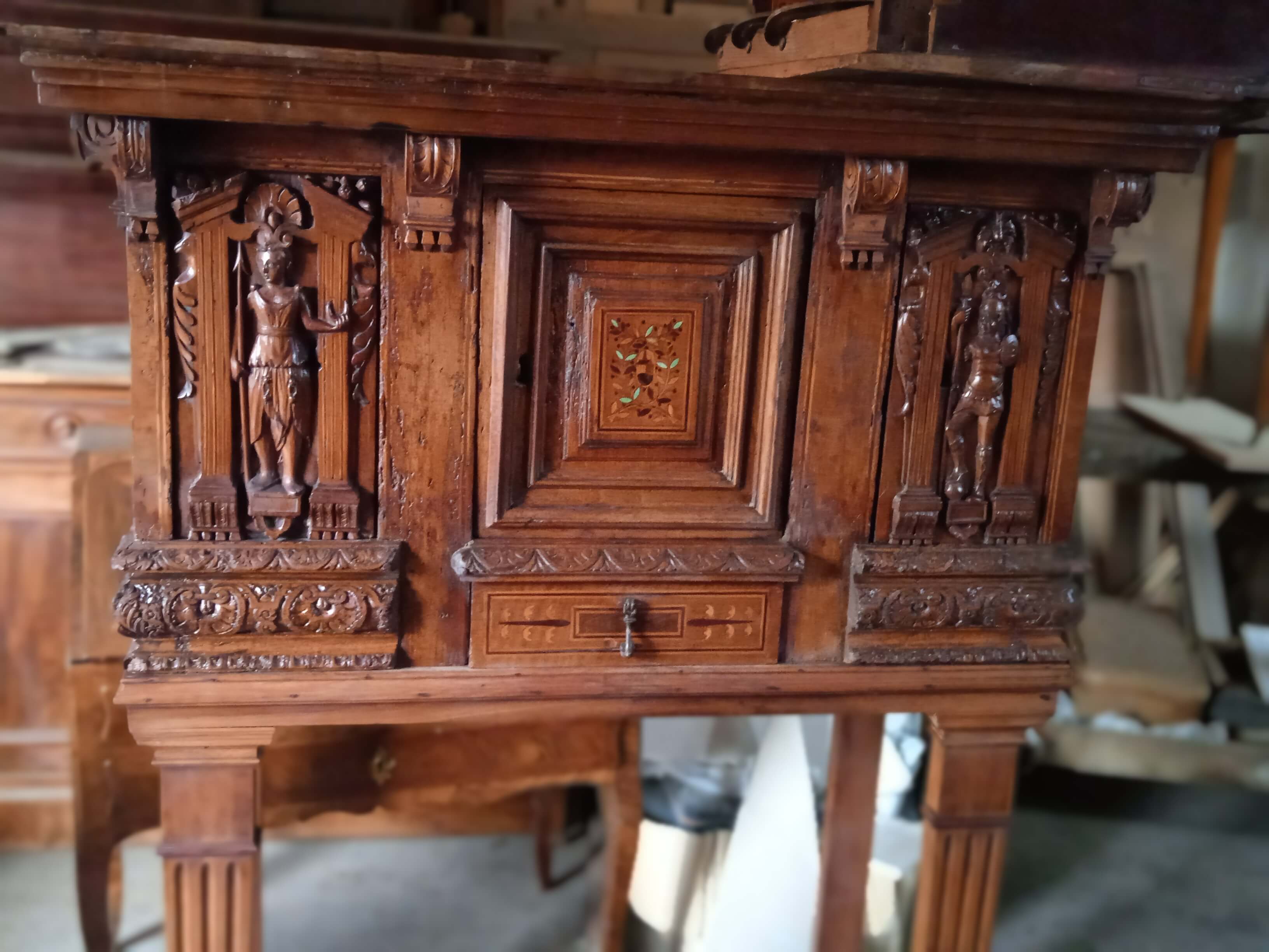 furniture.alt