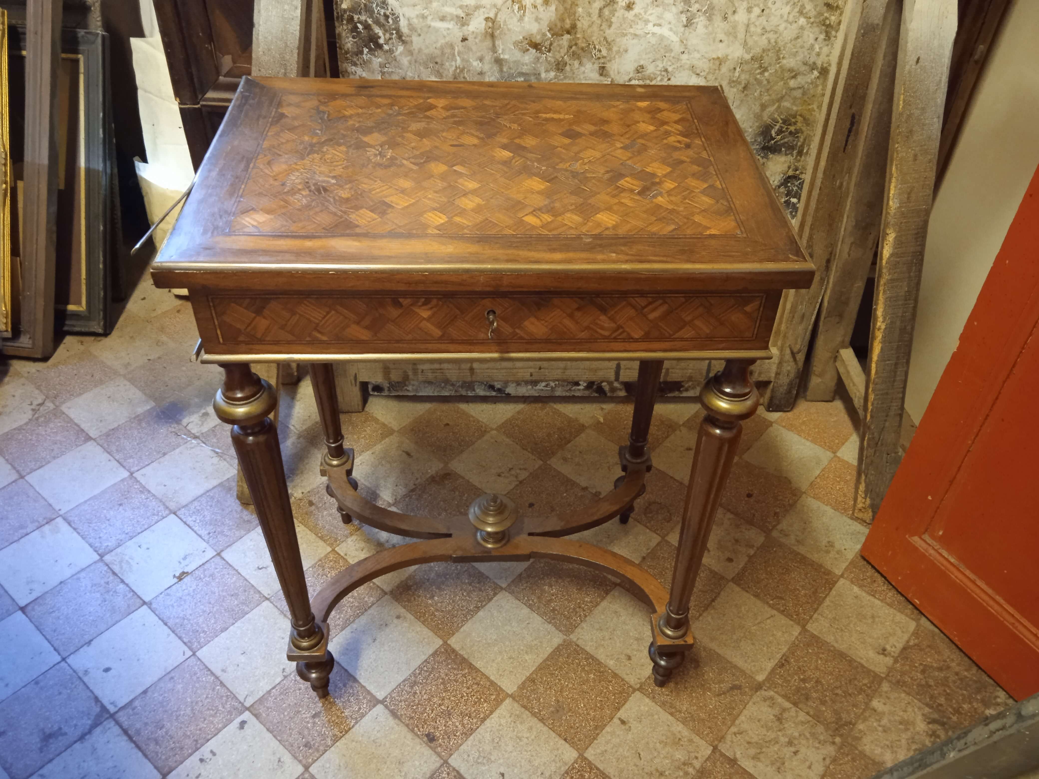 furniture.alt