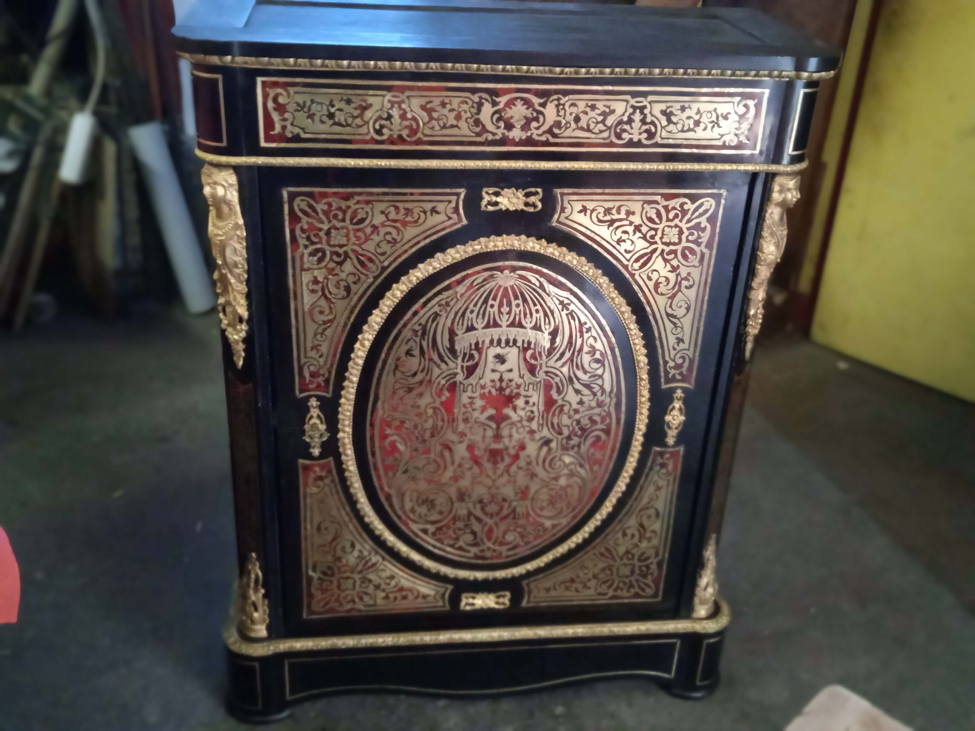 furniture.alt