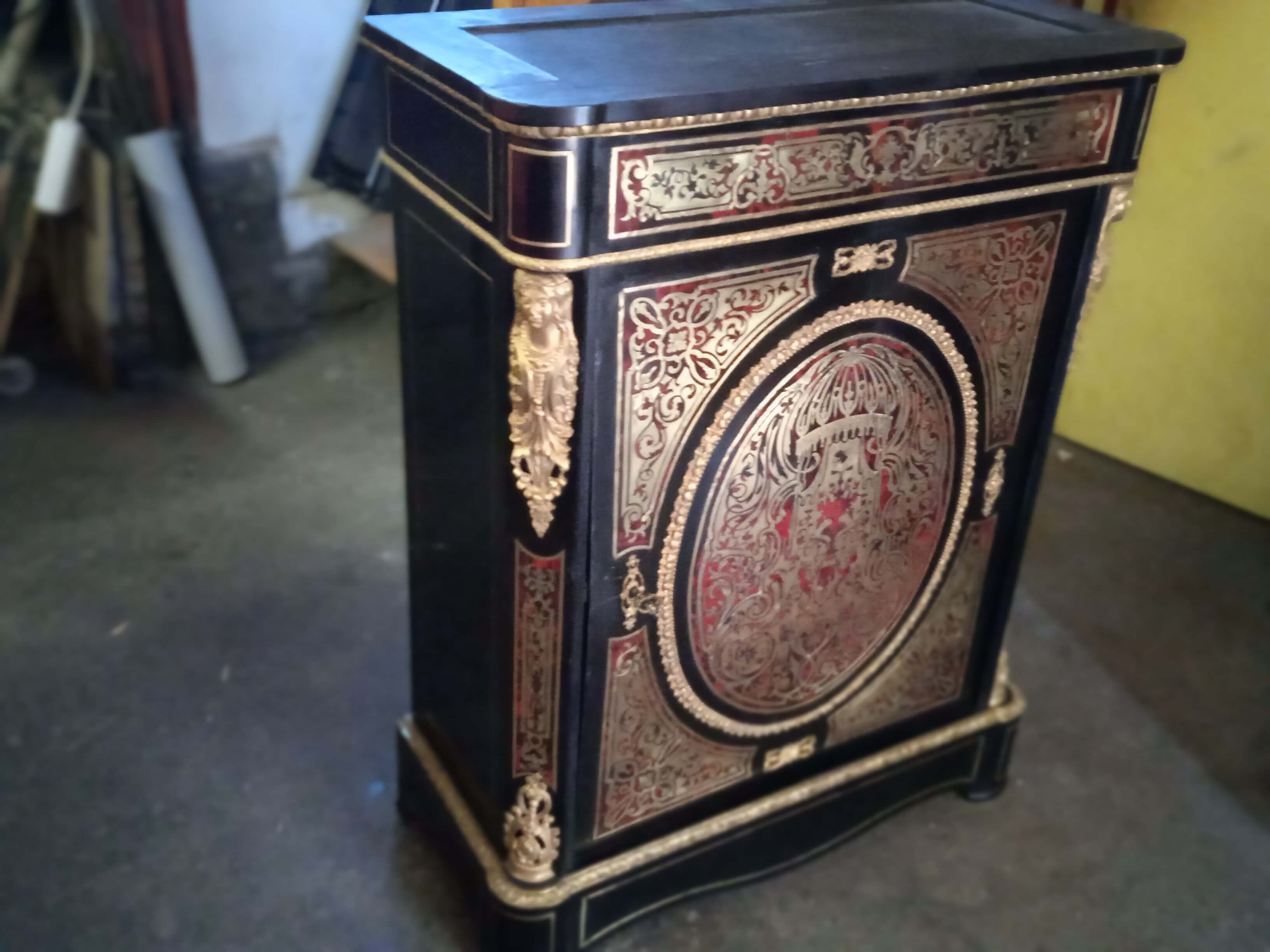 furniture.alt
