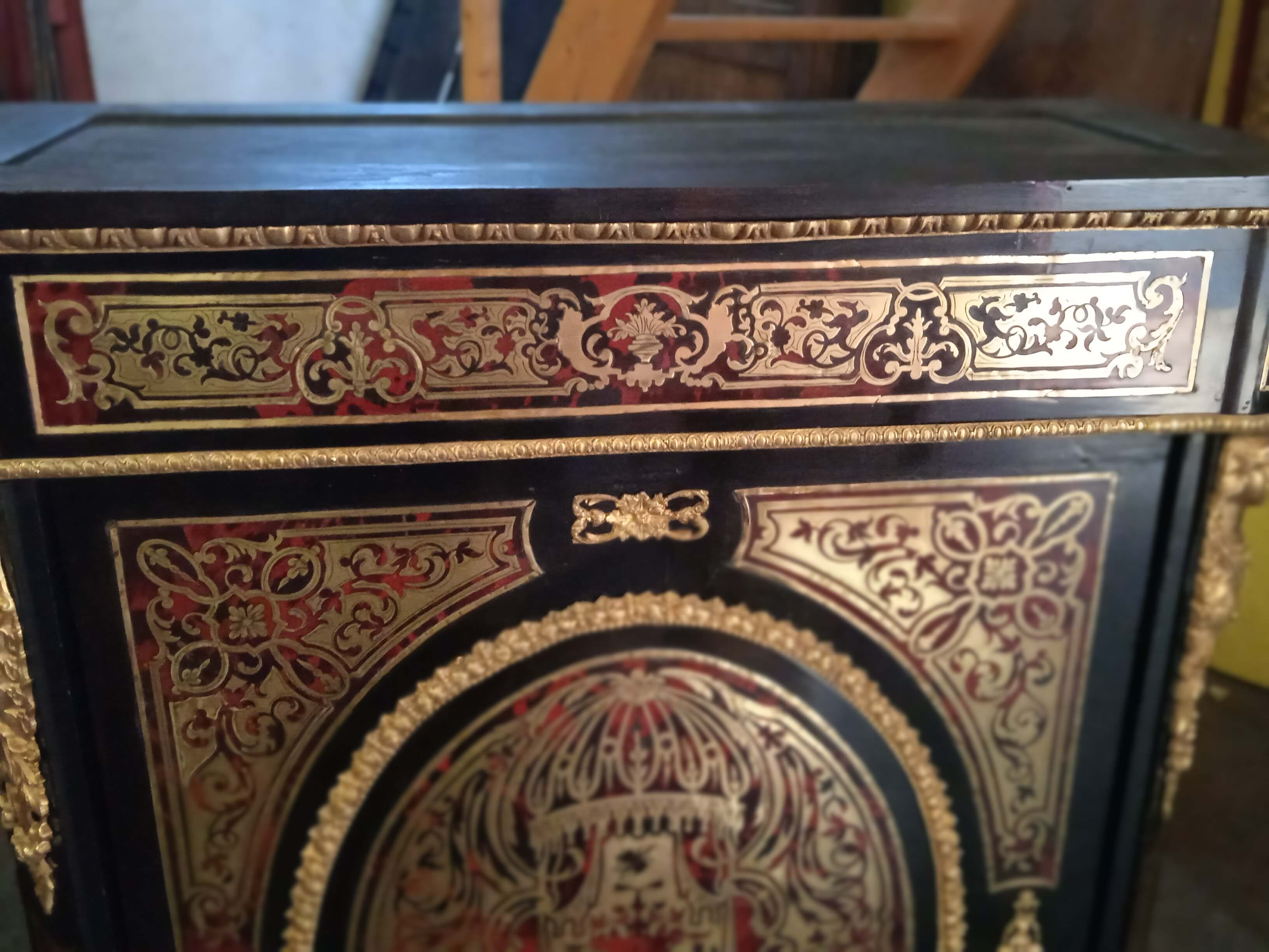 furniture.alt