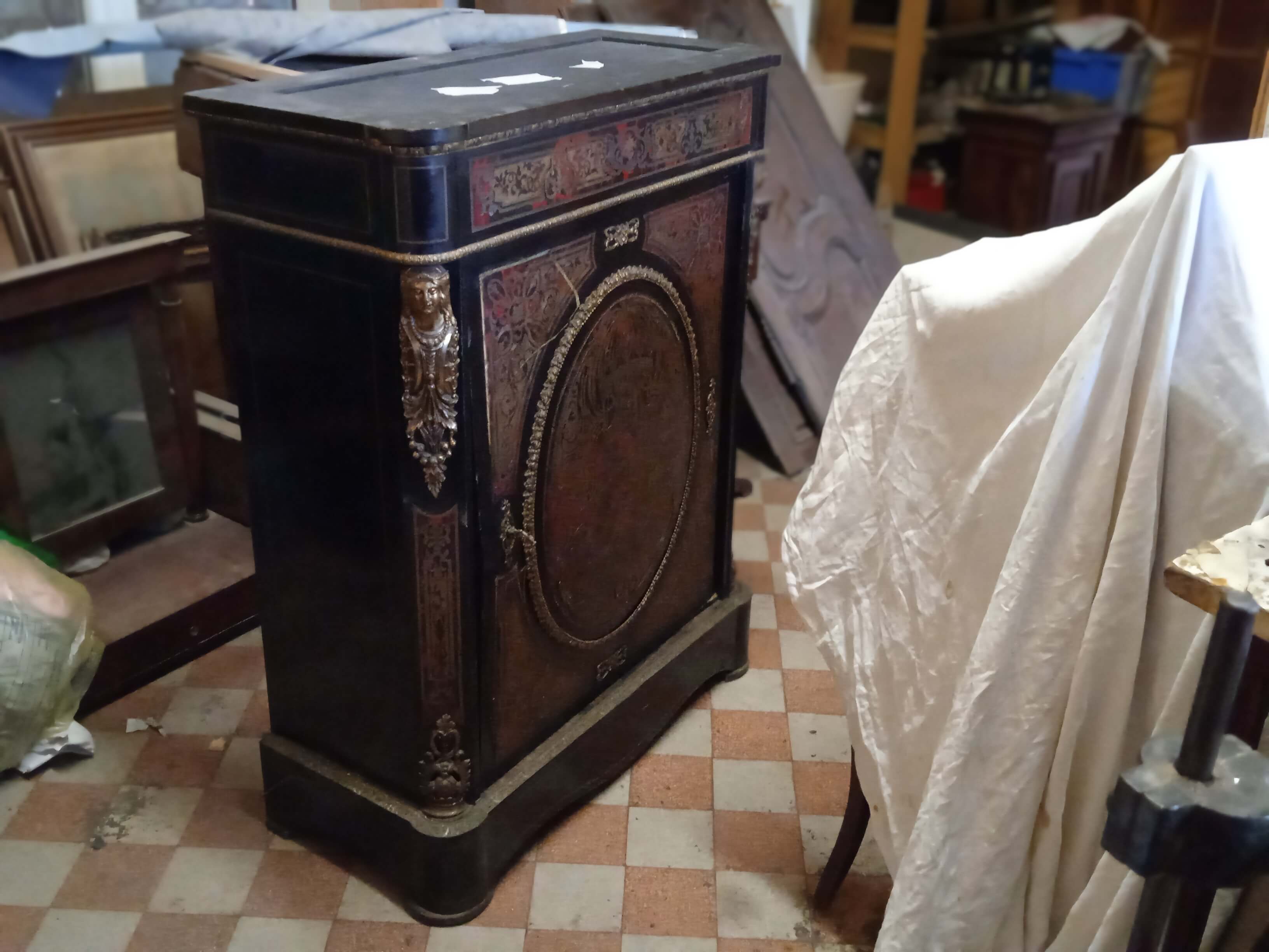 furniture.alt