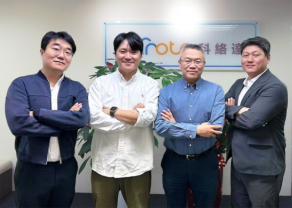 Yang kedua dan ketiga dari kanan: CEO Carota Paul Wu, CEO F.LAB June Kim