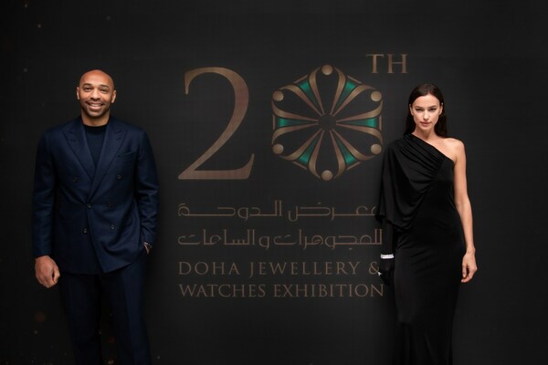 Irina Shayk dan Thierry Henry menghadiri peluncuran Pameran Perhiasan dan Jam Tangan Doha