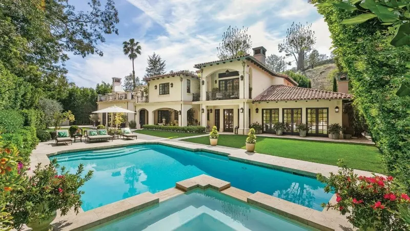 Why Los Angeles Homeowners Are Expanding Their Houses Instead of Moving: The Quiet Shift Reshaping the Remodeling Business