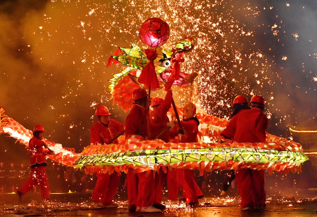 Tarian Naga Khas Di Guizhou Menyambut Festival Tanglung