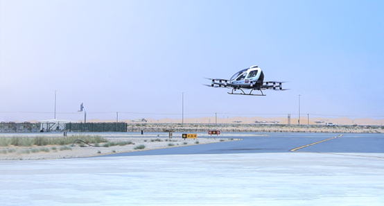 EH216-S menyempurnakan penerbangan demo membawa penumpang pertama di UAE di Abu Dhabi