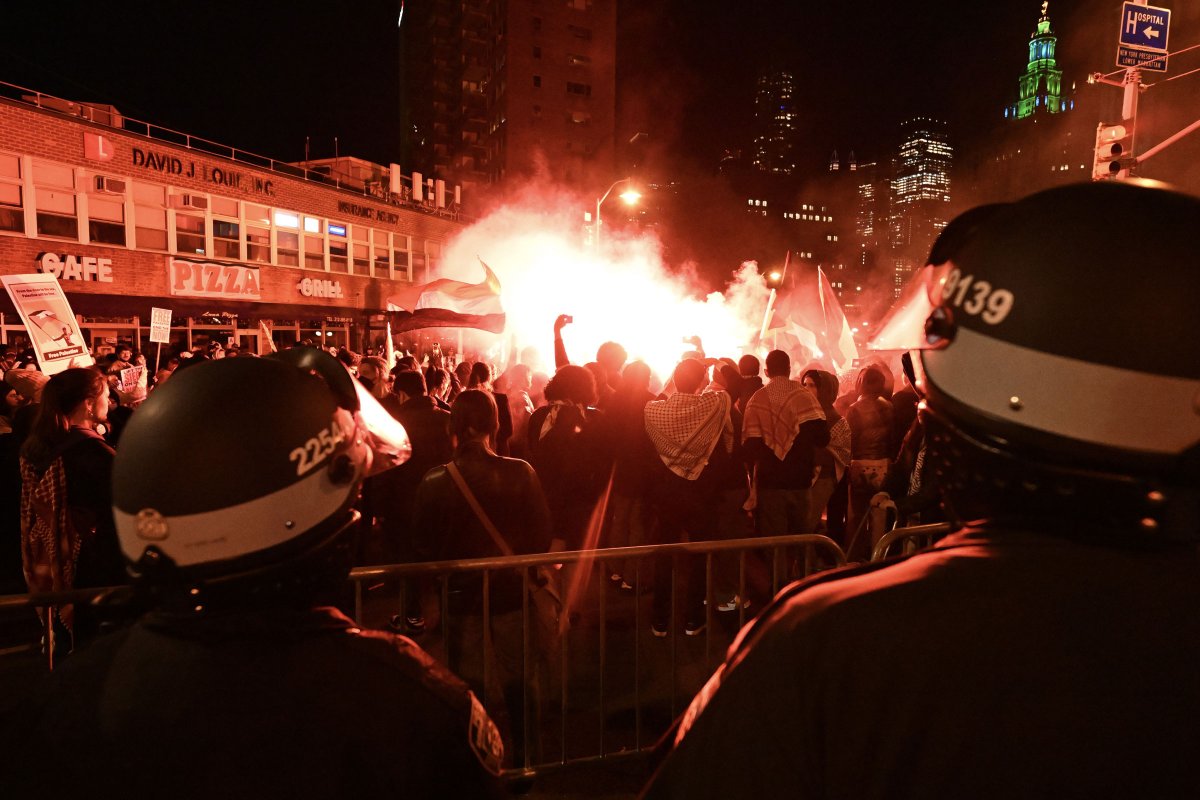 Police intervene and arrest more than 100 students at New York University who continue their demonstration on campus in solidarity with the students at Columbia University and to oppose Israel’s attacks on Gaza, on April 22, 2024.