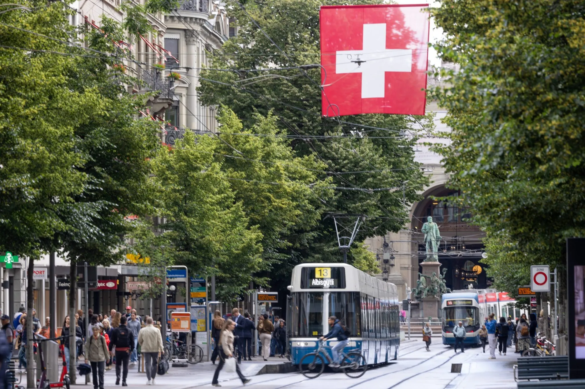 Referendum Had Penduduk Switzerland: Apa Jadi Jika Roche & Nestlé Kehabisan Bakat?