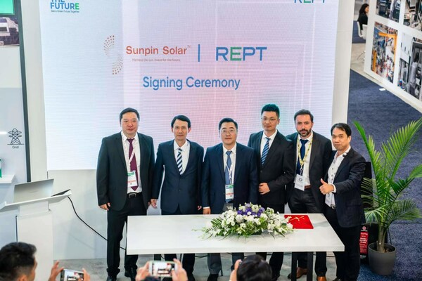 REPT BATTERO×SUNPIN SOLAR Signing Ceremony