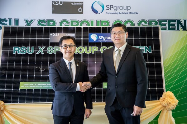 Associate Professor Dr. Thammasak Rujirayanyong, Assistant to the President for Building and Environment, Rangsit University (left) with Mr. Brandon Chia, Managing Director (Southeast Asia & Australia), Sustainable Energy Solutions, SP Group (right) at the signing ceremony between Rangsit University and SP Group to empower the University’s green transformation.