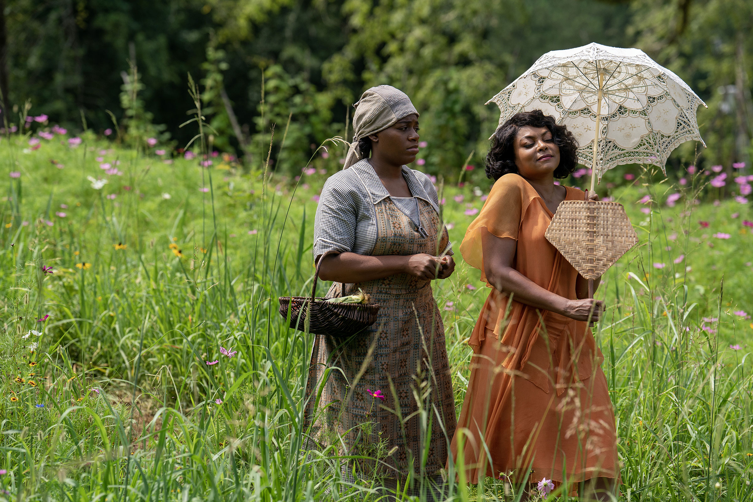 FANTASIA BARRINO as Celie and Taraji P. Henson as Shug Avery in The Color Purple