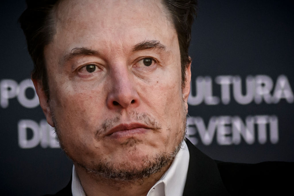 Elon Musk, Chief Executive Officer von Tesla Inc. und X (ehemals Twitter) CEO, spricht am 15. Dezember 2023 auf dem politischen Kongress Atreju in Rom, Italien.