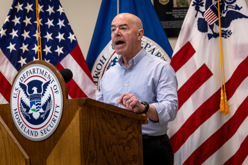 Homeland Security Secretary Mayorkas Hält Medienverfügbarkeit In Eagle Pass, Texas