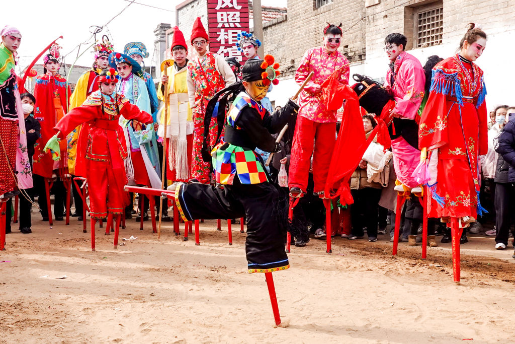 People Walk on Stilts to Celebrate Lantern Festival