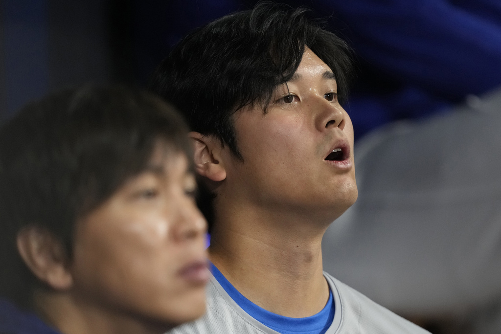 Dodgers Ohtani Interpreter Baseball