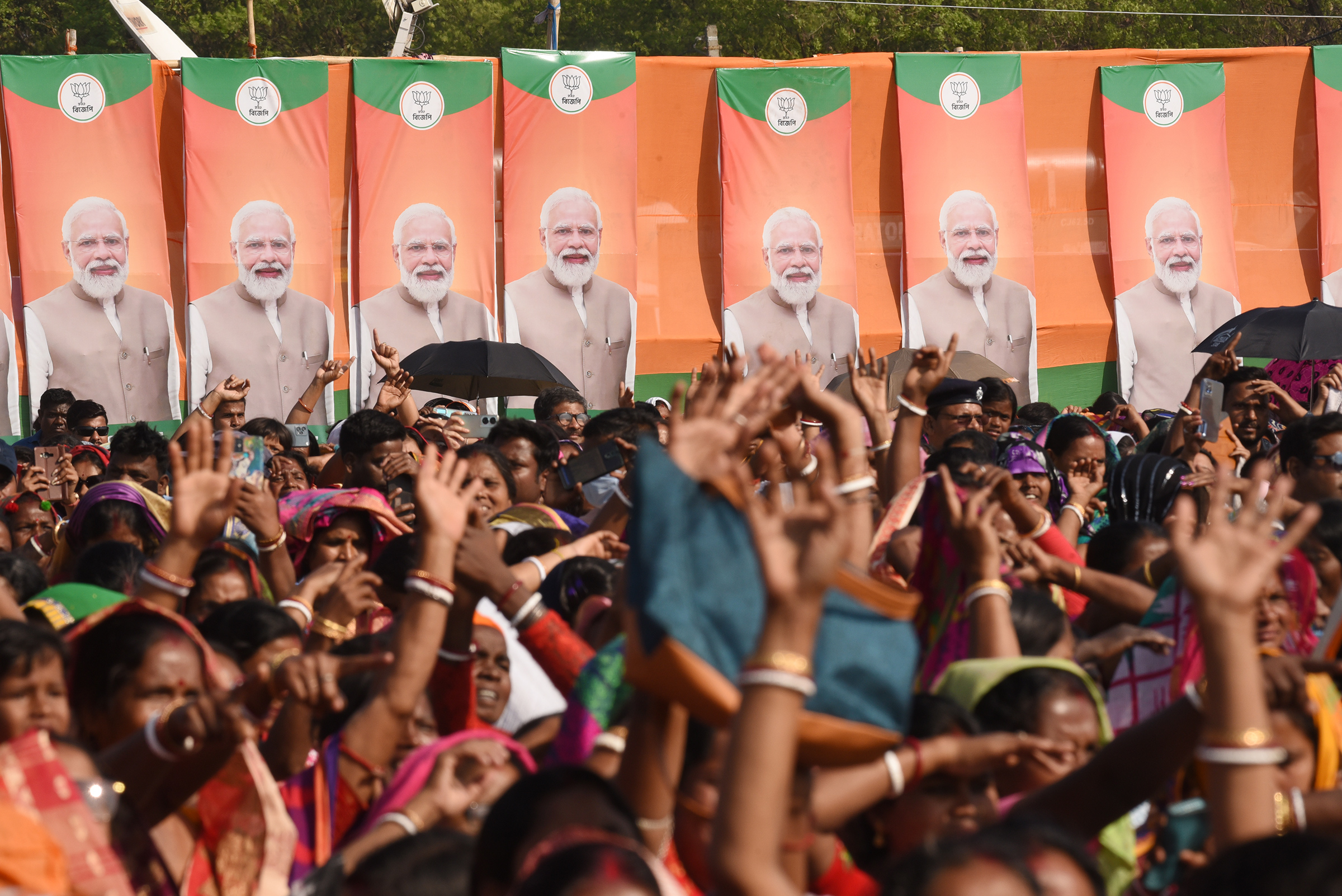 BJP支持者在印度阿拉姆巴格市為總理納倫德拉·莫迪舉行集會時歡迎他,日期為2023年3月1日。
