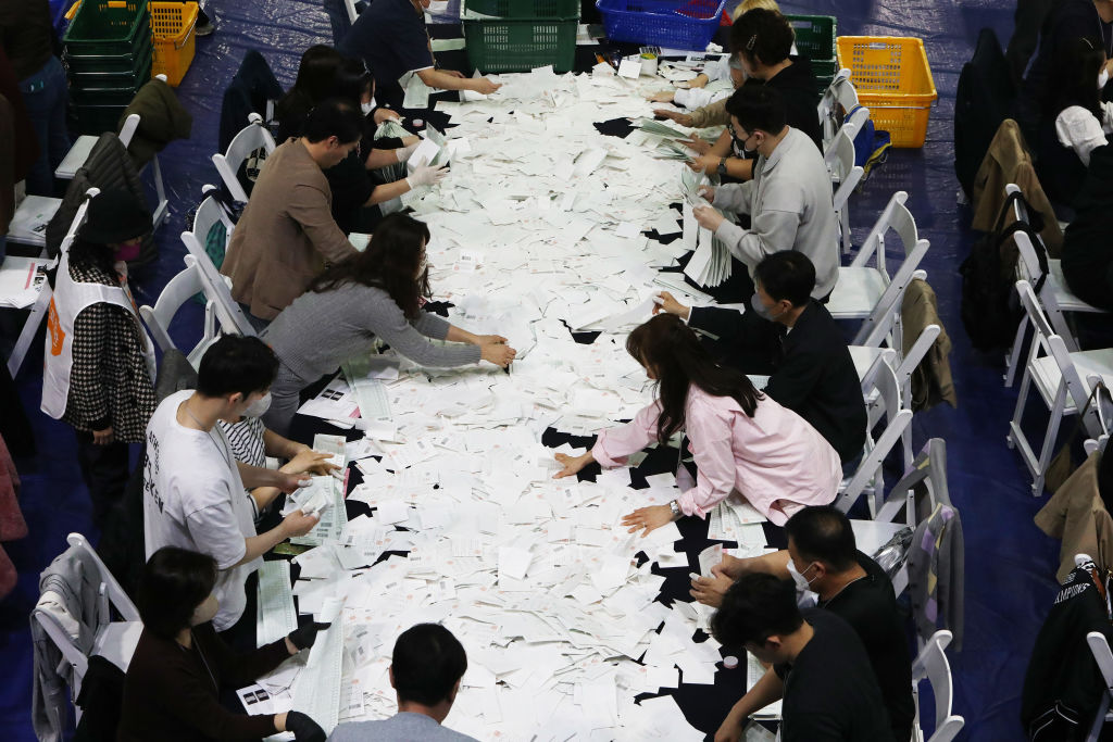 南韓民眾投票選舉國會