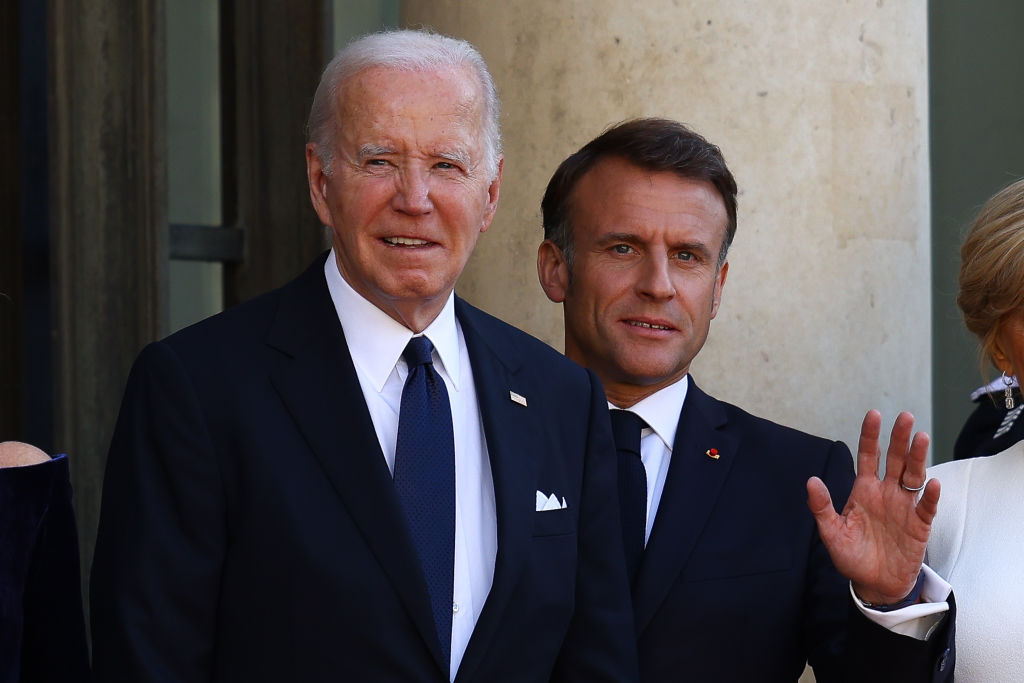 法國總統馬克宏在愛麗舍宮接待美國總統拜登進行國事訪問