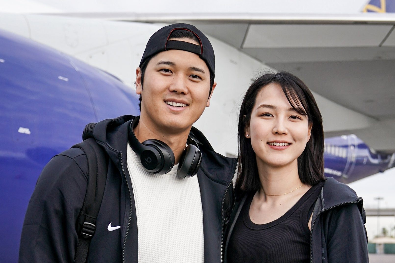 Shohei Ohtani at ang kanyang asawa na si Mamiko Tanaka sa isang larawan na ipinaskil sa X account ng Los Angeles Dodgers.