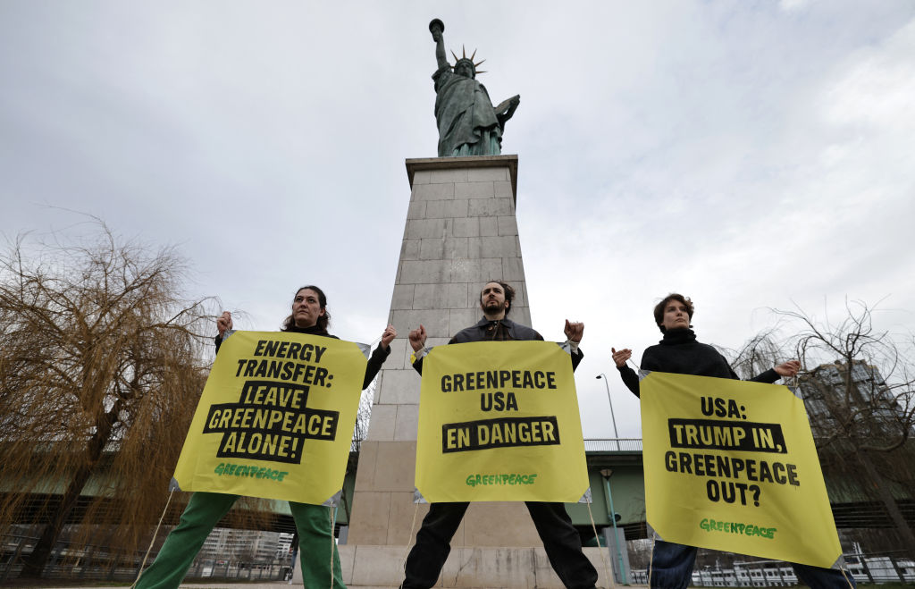 FRANCE-ENVIRONMENT-GREENPEACE-PROTEST