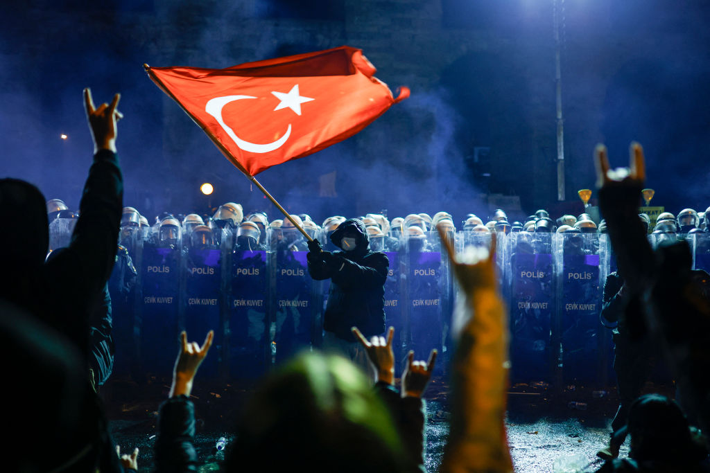 TOPSHOT-TURKEY-POLITICS-OPPOSITION-ARREST-DEMO