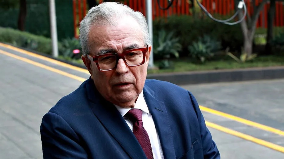 The 24-Hour Governor: Rocha’s Return Was a Stage Prop, Not a Homecoming