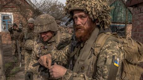 Former British general warns Ukraine faces “serious risk” of collapse by year’s end