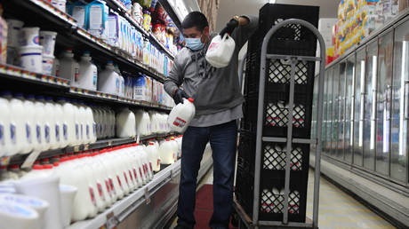 Bird flu virus particles found in retail milk samples in US