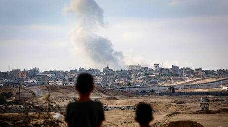 450,000 Palestinians evacuate Rafah as Israeli tanks advance